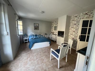 Maison - 600 m² - 30 pièces