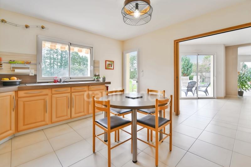 Maison - 214 m² - 7 pièces