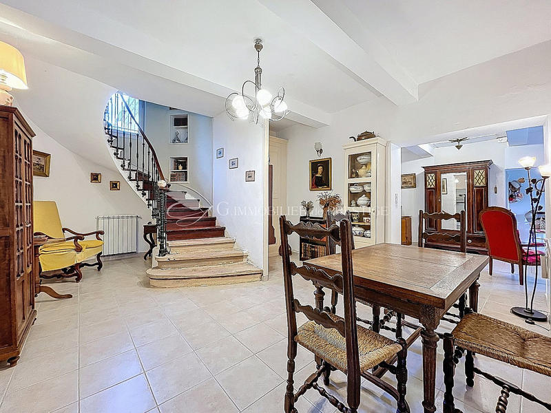 Mas - 270 m² - 14 pièces