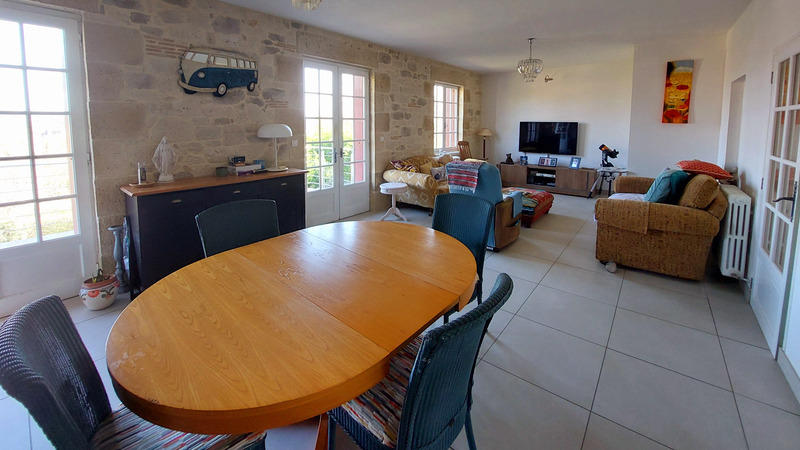 Maison - 244 m² - 8 pièces