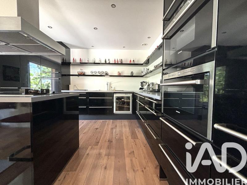 Maison - 200 m² - 7 pièces