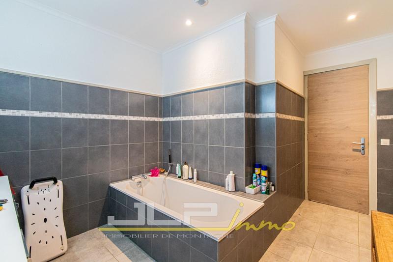 Appartement - 100 m² - 4 pièces