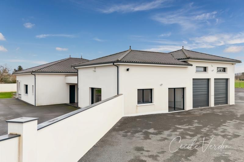 Maison - 281 m² - 9 pièces