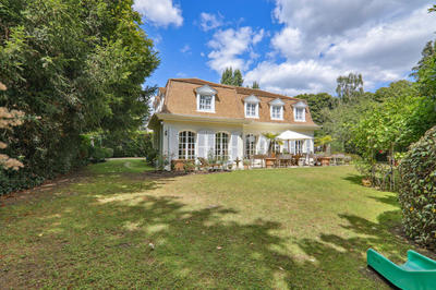 Maison - 275 m² - 15 pièces