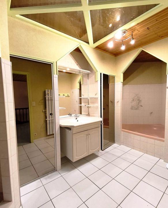 Maison - 229 m² - 9 pièces