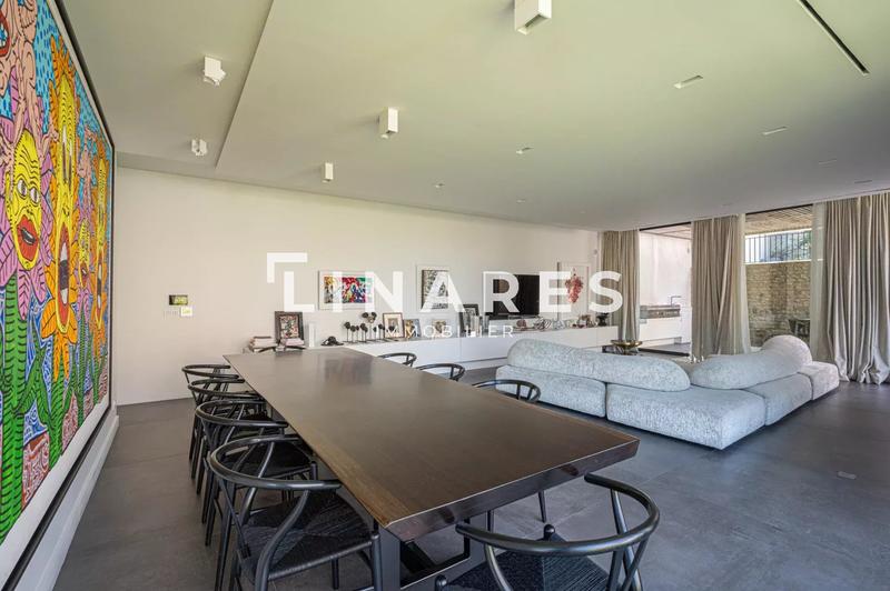 Villa - 300 m² - 6 pièces