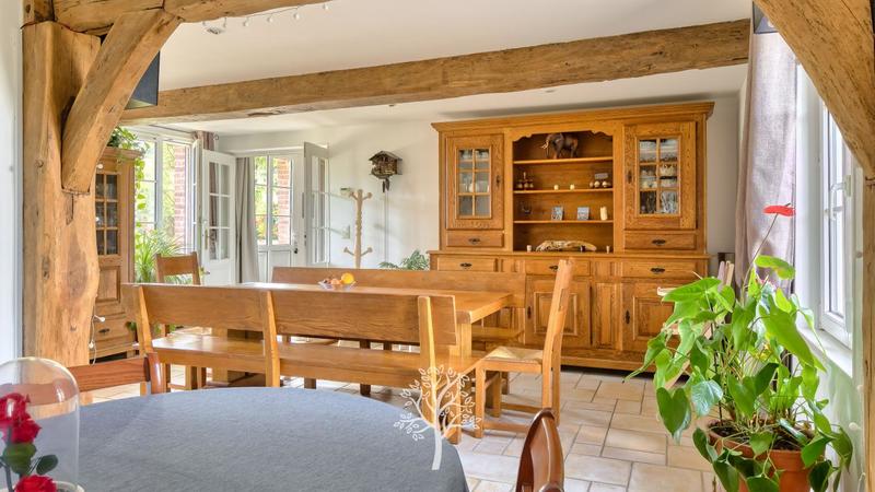 Maison - 250 m² - 9 pièces