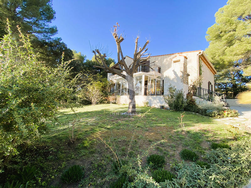 Maison - 234 m² - 7 pièces