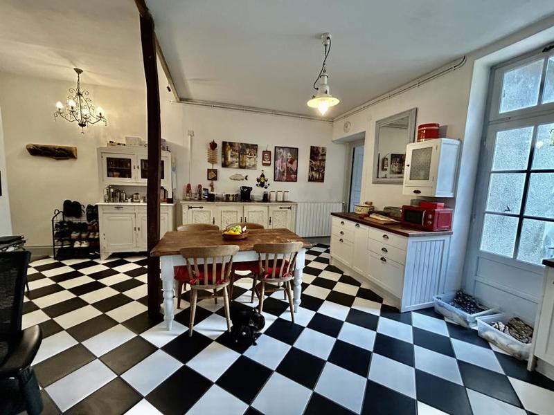 Maison - 185 m² - 7 pièces