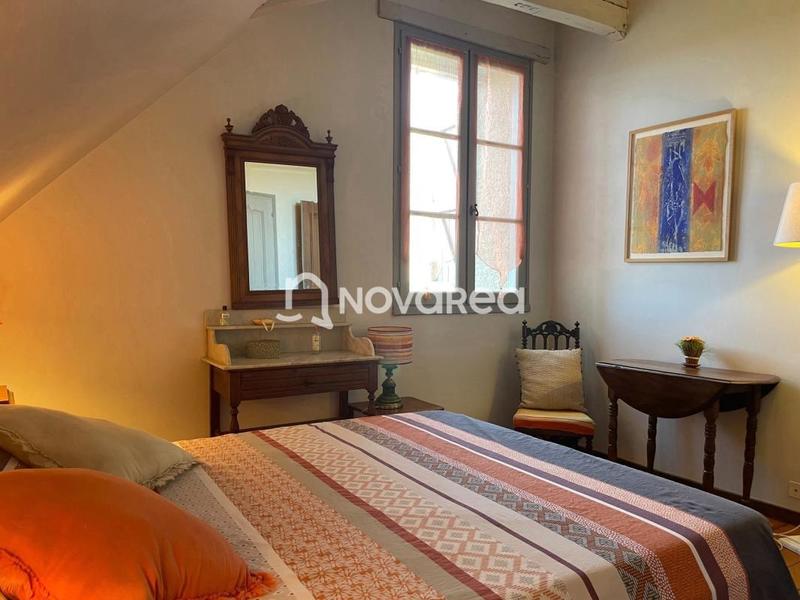 Maison - 219 m² - 7 pièces