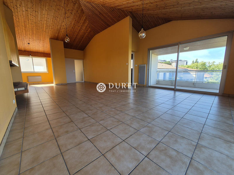 Maison traditionnelle - 220 m² - 5 pièces