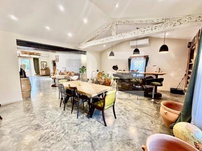 Maison - 180 m² - 4 pièces