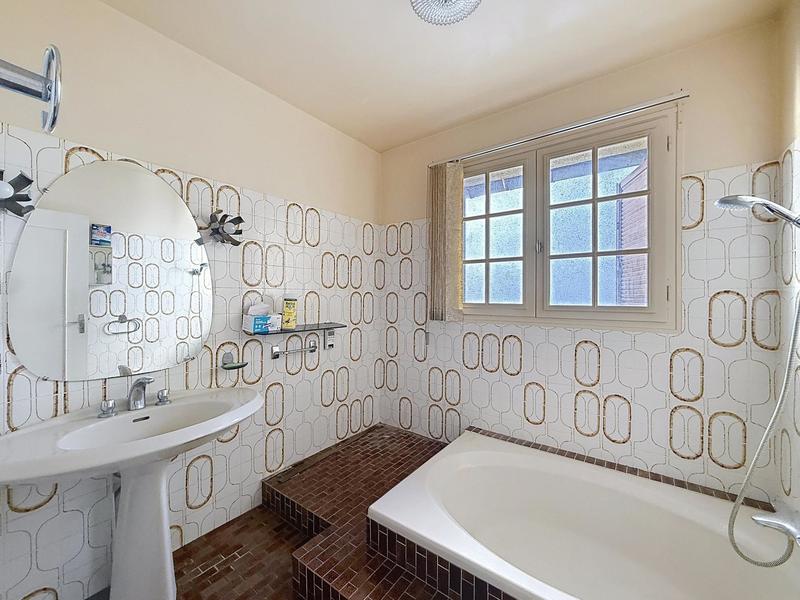 Maison - 222 m² - 7 pièces