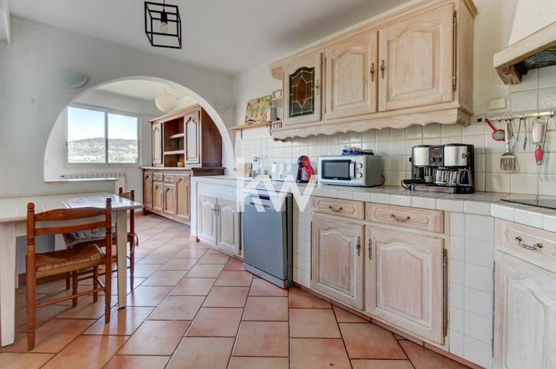 Maison traditionnelle - 217 m² - 9 pièces