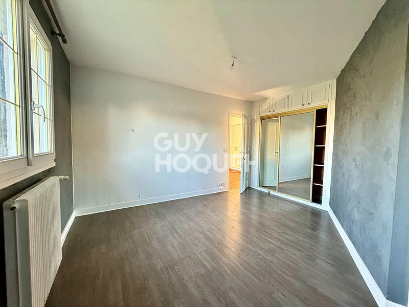 Maison - 213 m² - 8 pièces