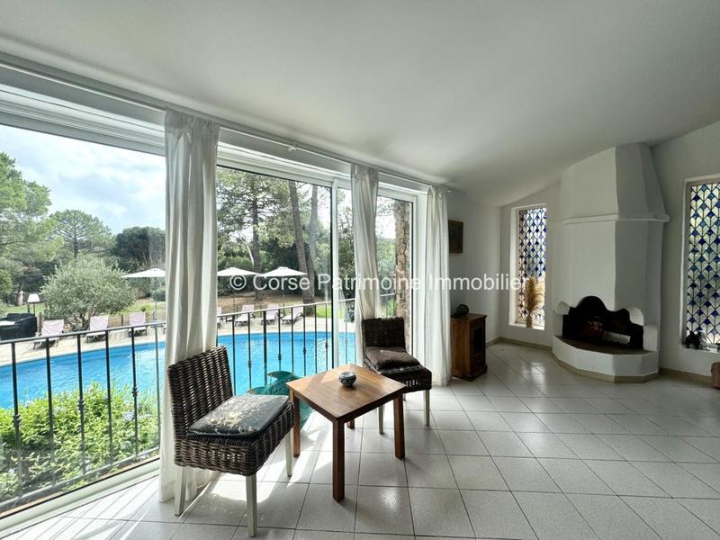 Maison - 300 m² - 11 pièces