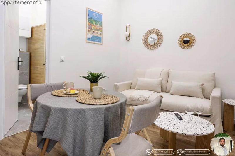 Studio - 100 m² - 9 pièces