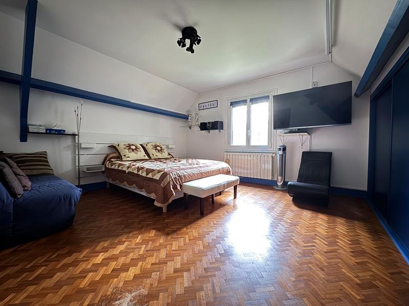 Maison - 224 m² - 8 pièces