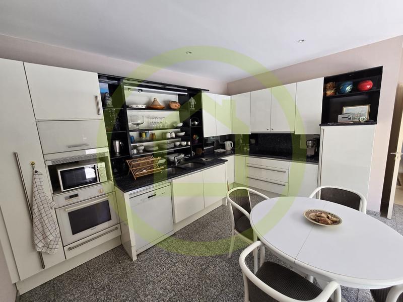 Maison - 260 m² - 6 pièces