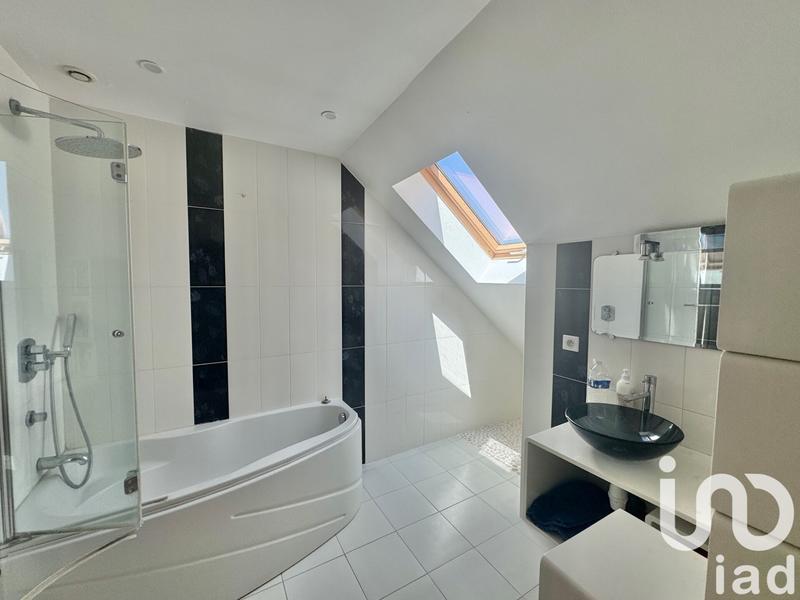 Maison - 380 m² - 10 pièces