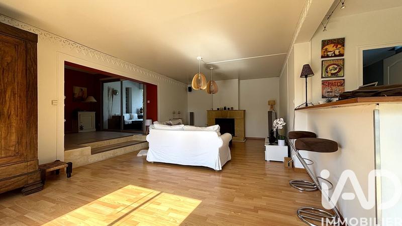 Maison - 260 m² - 9 pièces