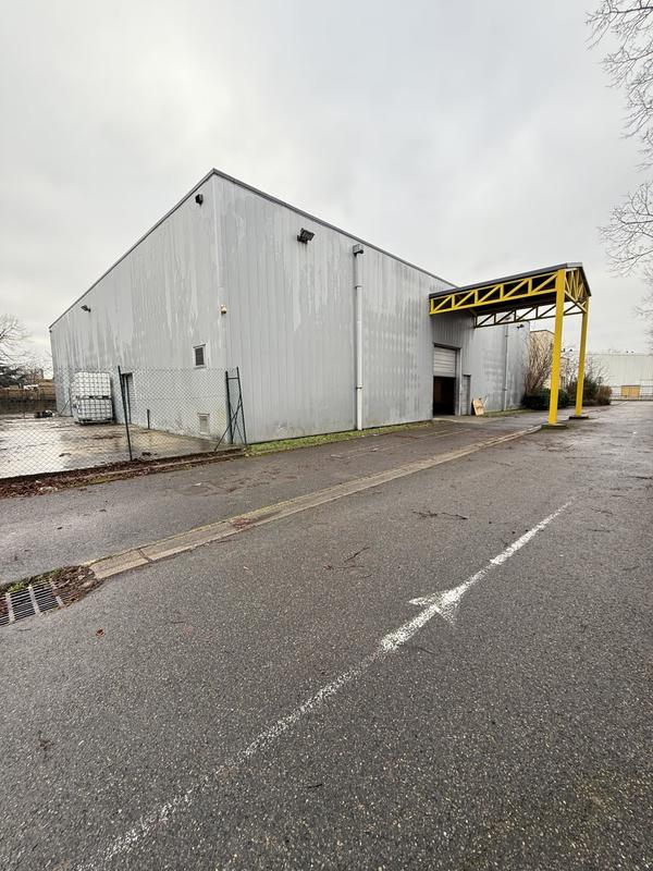 Local d'activités - 1 418 m² - 15 pièces