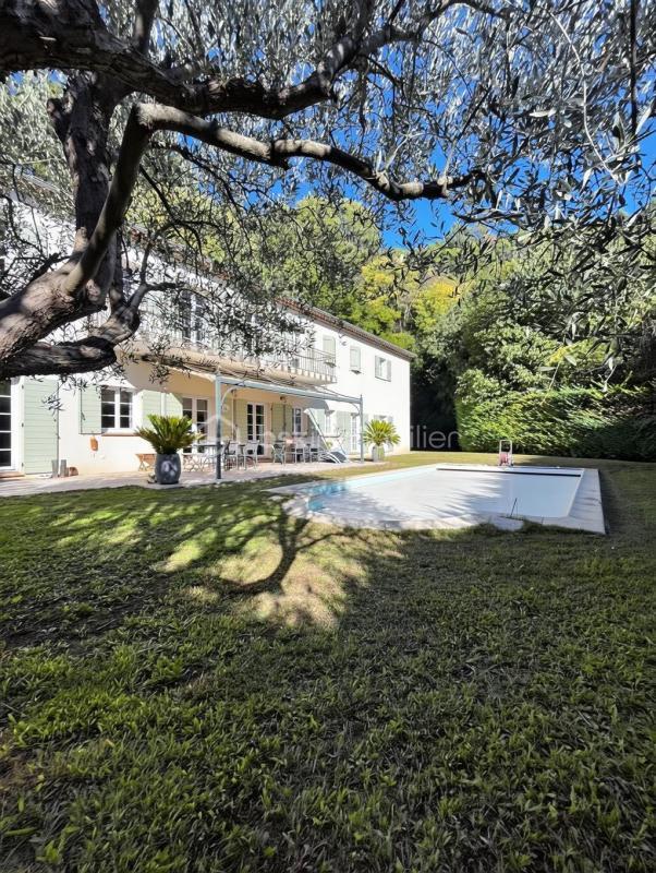 Villa - 433 m² - 12 pièces