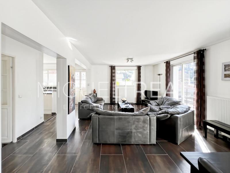 Maison - 214 m² - 8 pièces