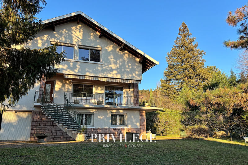 Maison - 229 m² - 7 pièces