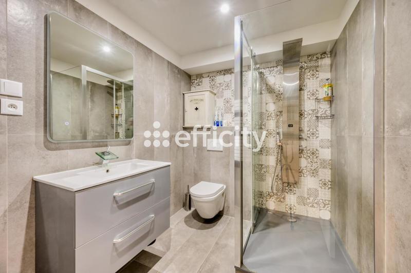 Appartement - 200 m² - 7 pièces