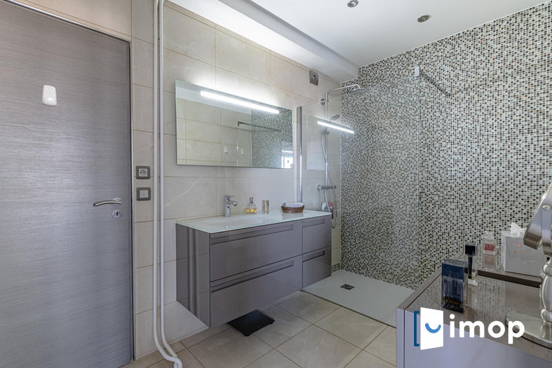 Appartement - 90 m² - 4 pièces