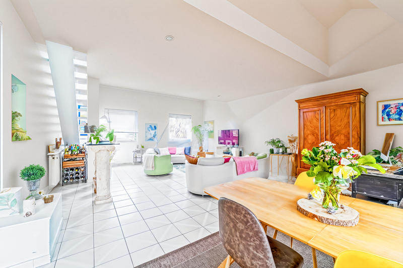 Maison - 206 m² - 9 pièces