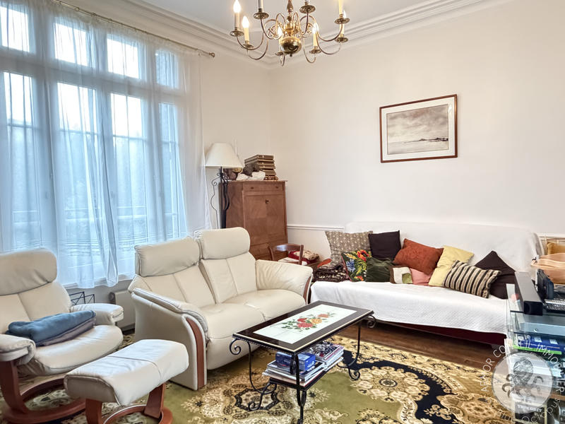 Maison - 187 m² - 9 pièces