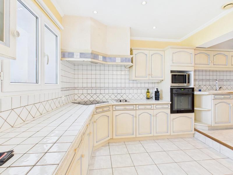 Maison - 195 m² - 8 pièces