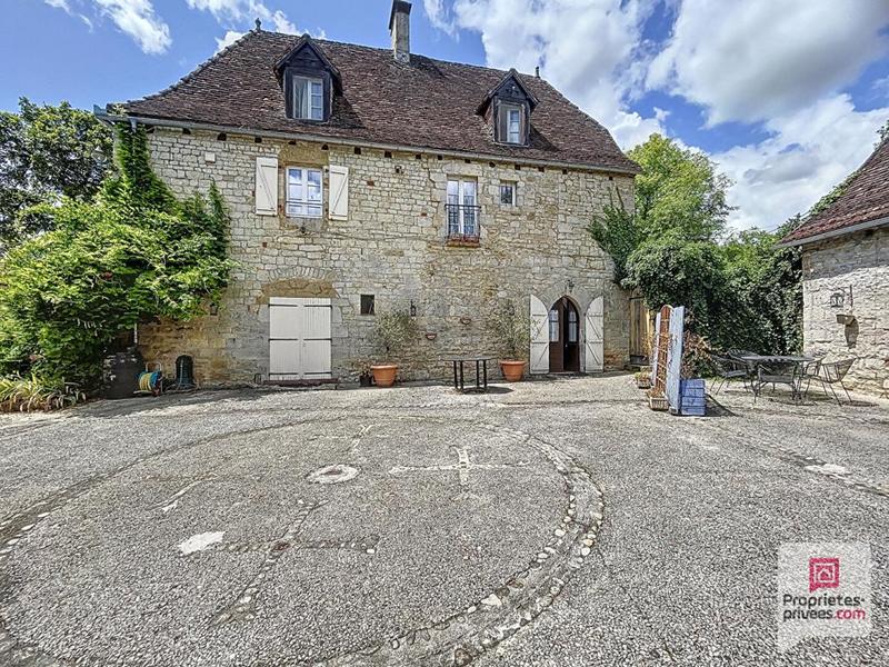 Propriété - 270 m² - 12 pièces