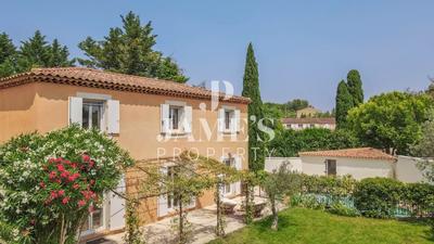 Maison - 215 m² - 5 pièces