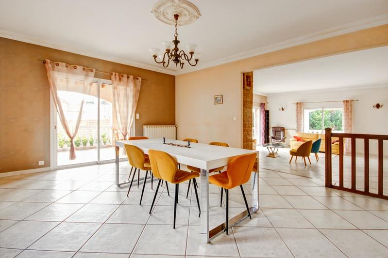 Maison - 203 m² - 7 pièces