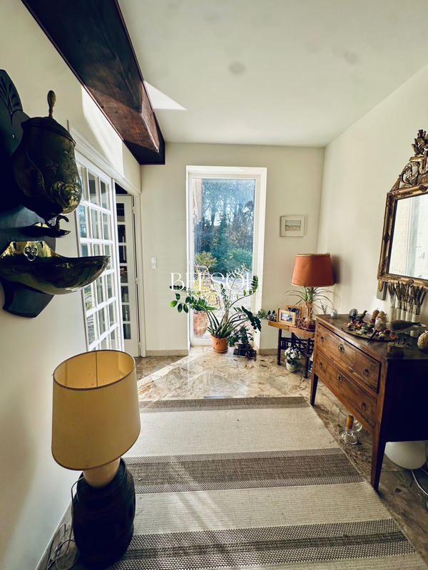 Maison - 205 m² - 6 pièces