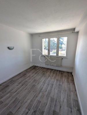 Appartement - 90 m² - 5 pièces