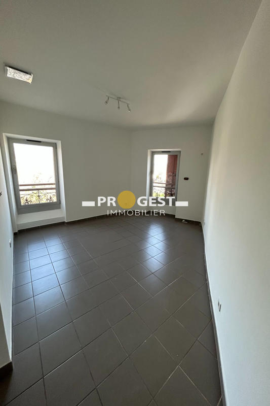 Local commercial - 44 m² - 2 pièces