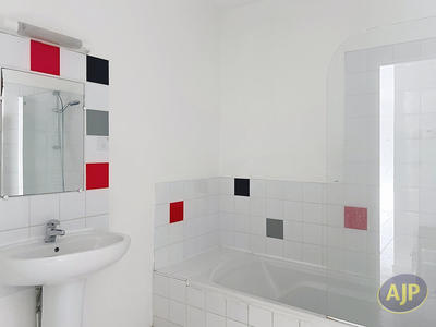 Maison - 93 m² - 5 pièces