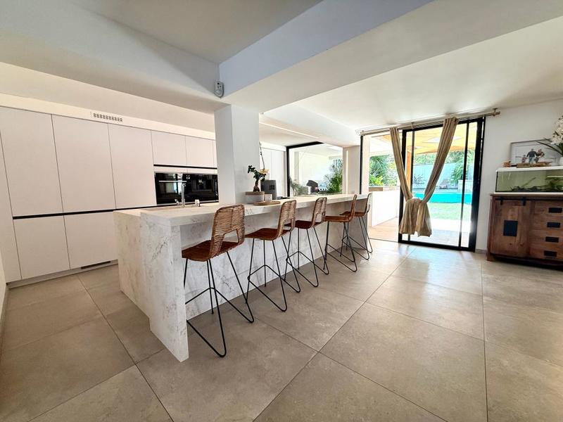 Maison - 220 m² - 6 pièces