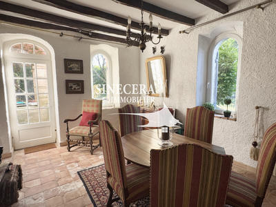 Maison - 207 m² - 6 pièces