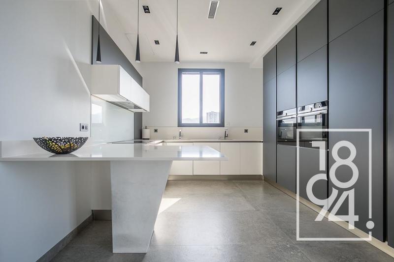 Appartement - 150 m² - 5 pièces