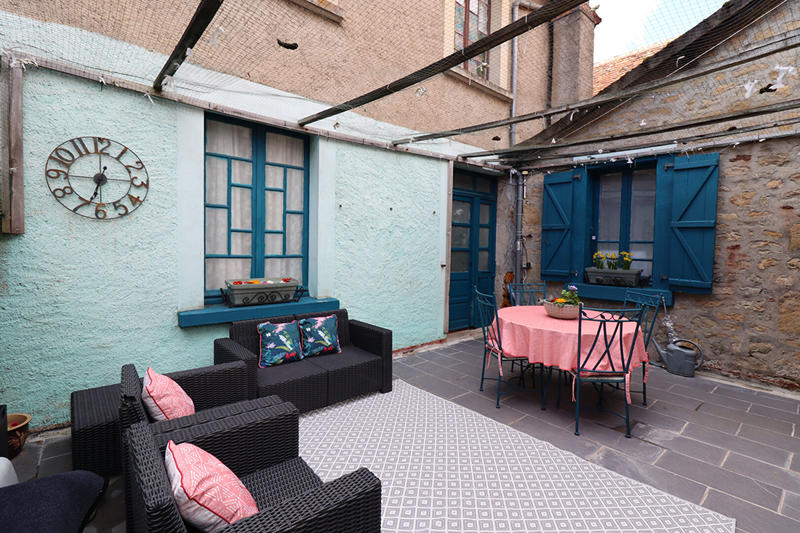 Maison - 325 m² - 15 pièces