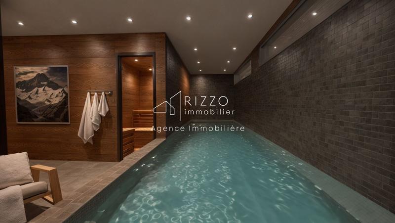 Maison - 261 m² - 9 pièces