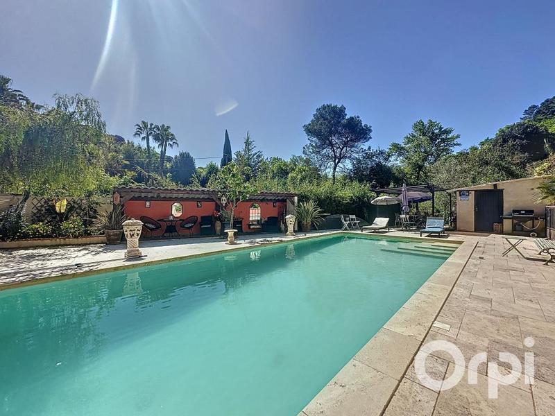 Maison - 185 m² - 6 pièces