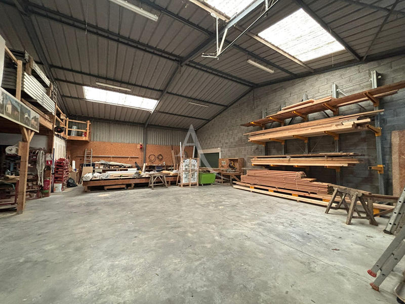 Local d'activité / Entrepôt - 276 m²