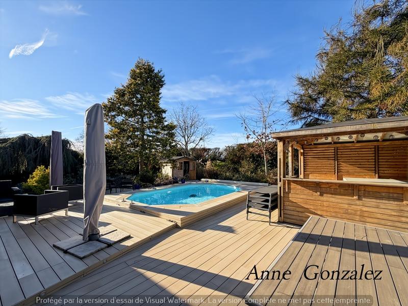 Maison - 221 m² - 7 pièces