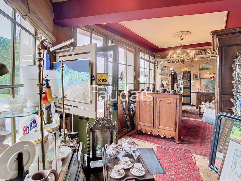 Maison - 250 m² - 8 pièces